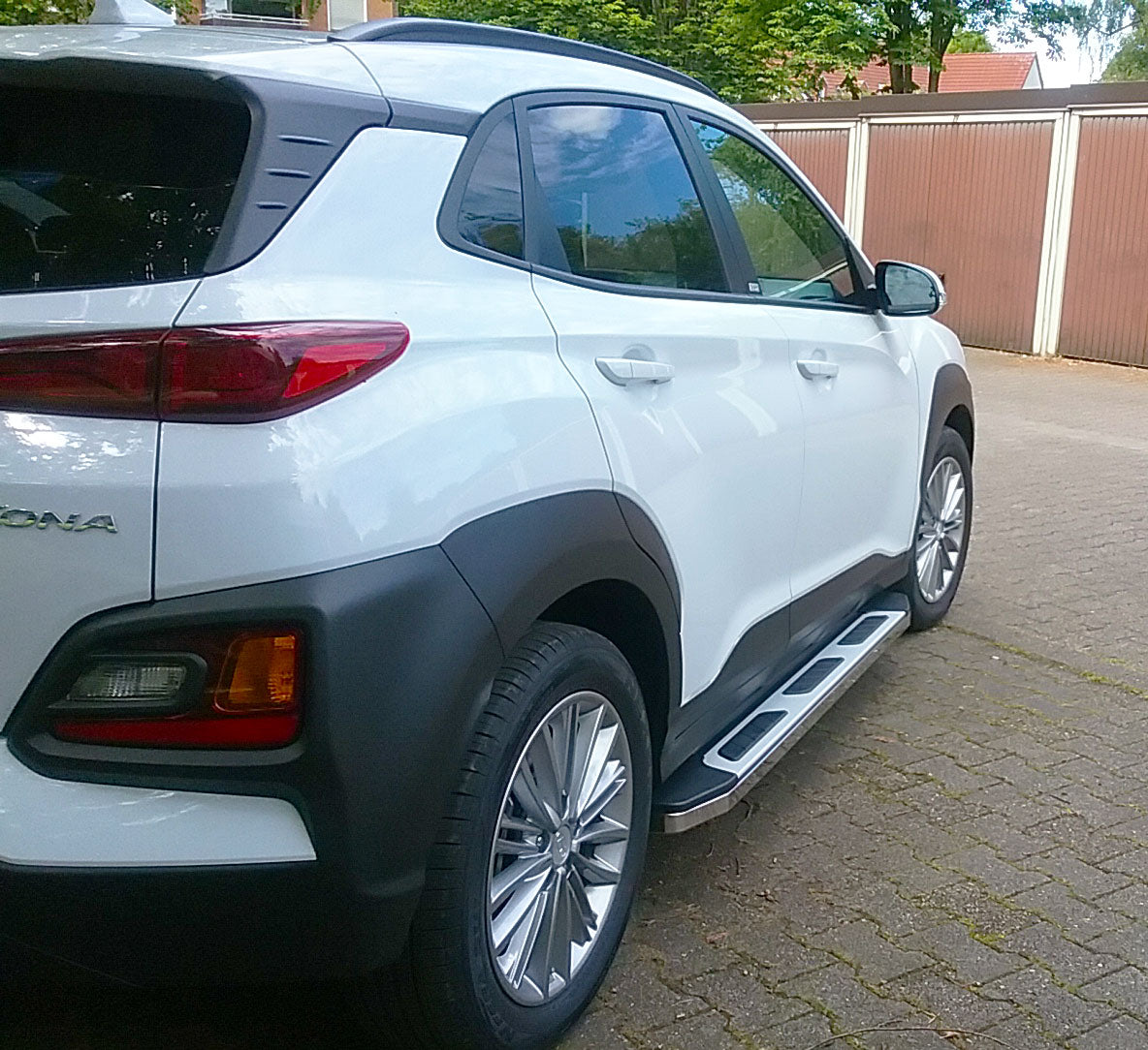 Hyundai Kona ab Bj. 18 Trittbretter "Suburban" - Direct 4x4 Autozubehör
