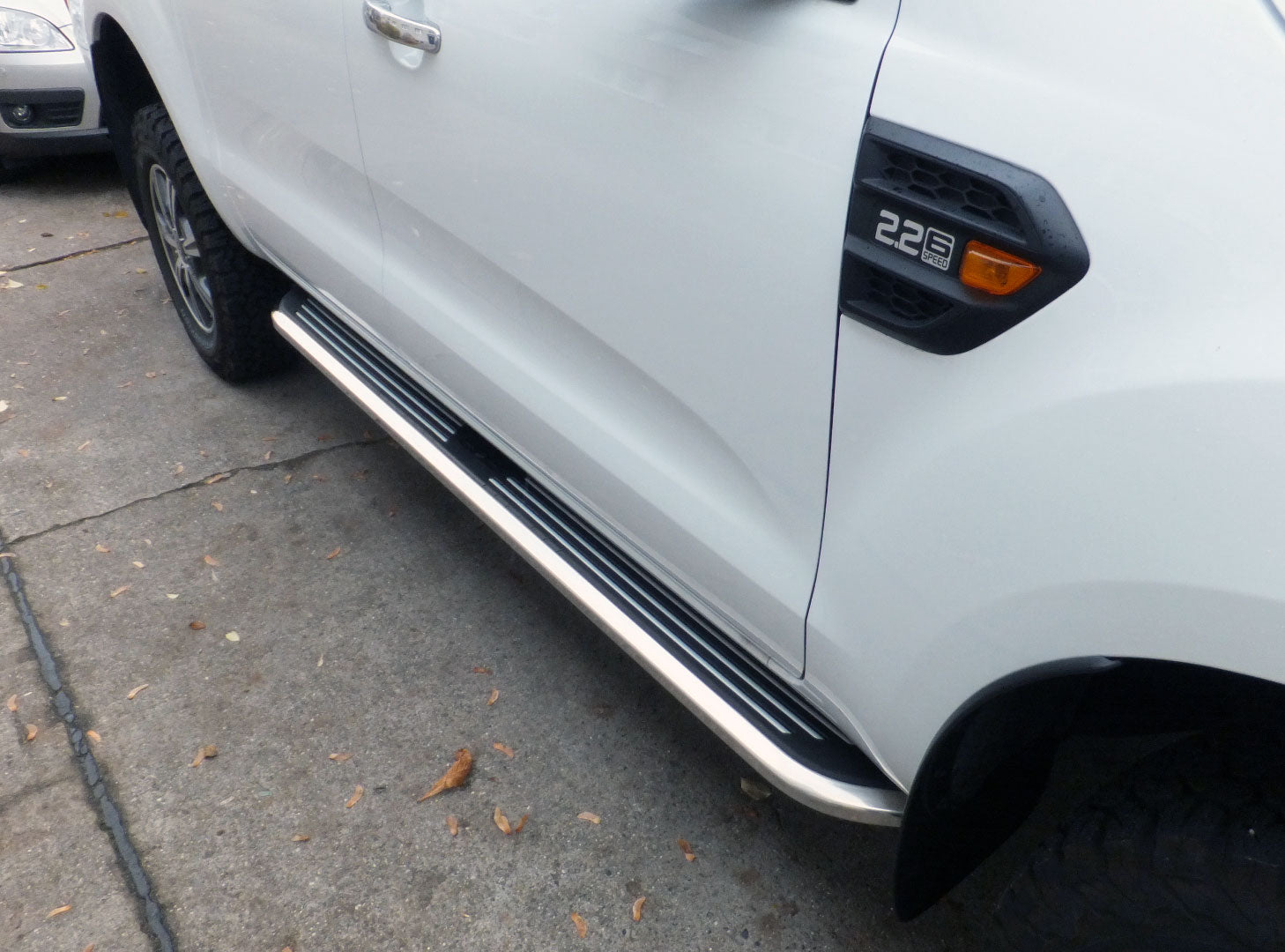 Ford Ranger Bj. 16-21 Trittbretter "Premier" - Direct 4x4 Autozubehör