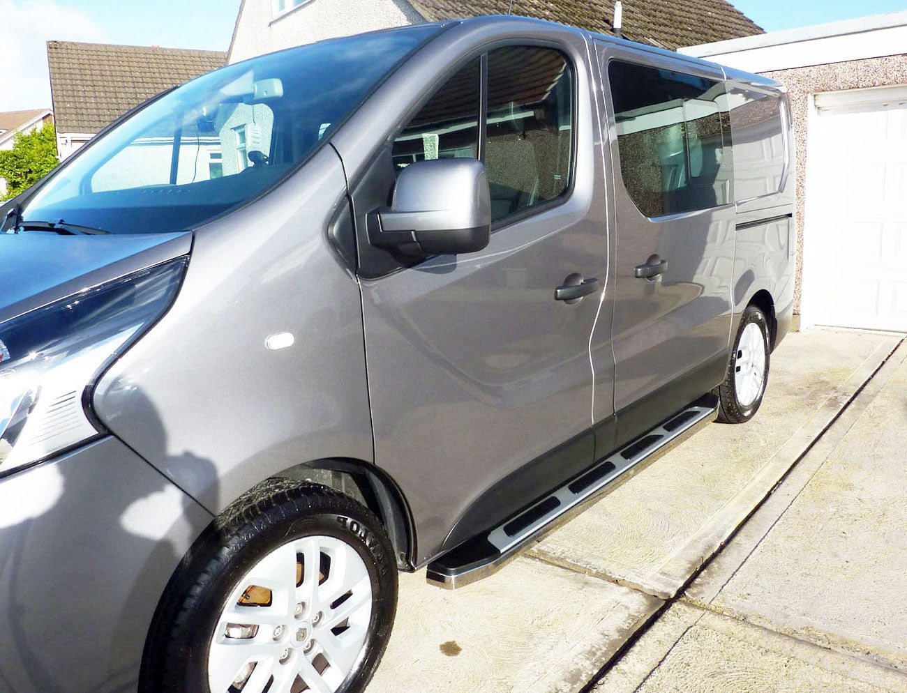 Renault Trafic KurzerRS ab Bj. 14 Trittbretter "Suburban" - Direct 4x4 Autozubehör