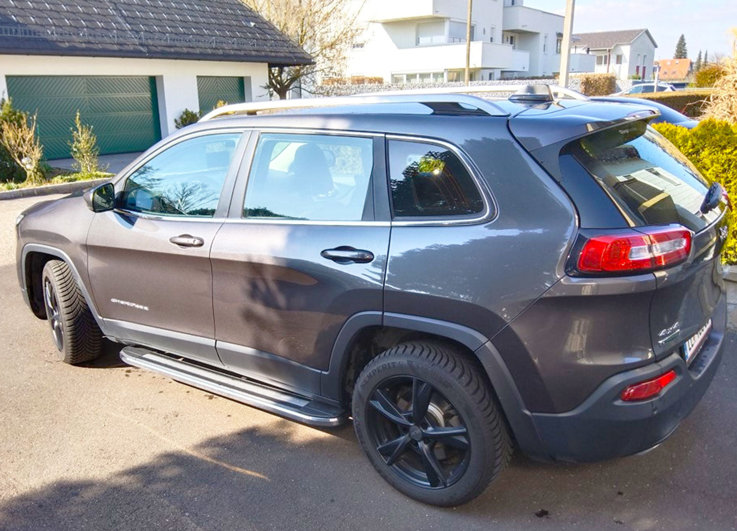 Jeep Cherokee Bj. 14-23 Trittbretter "Panther" - Direct 4x4 Autozubehör