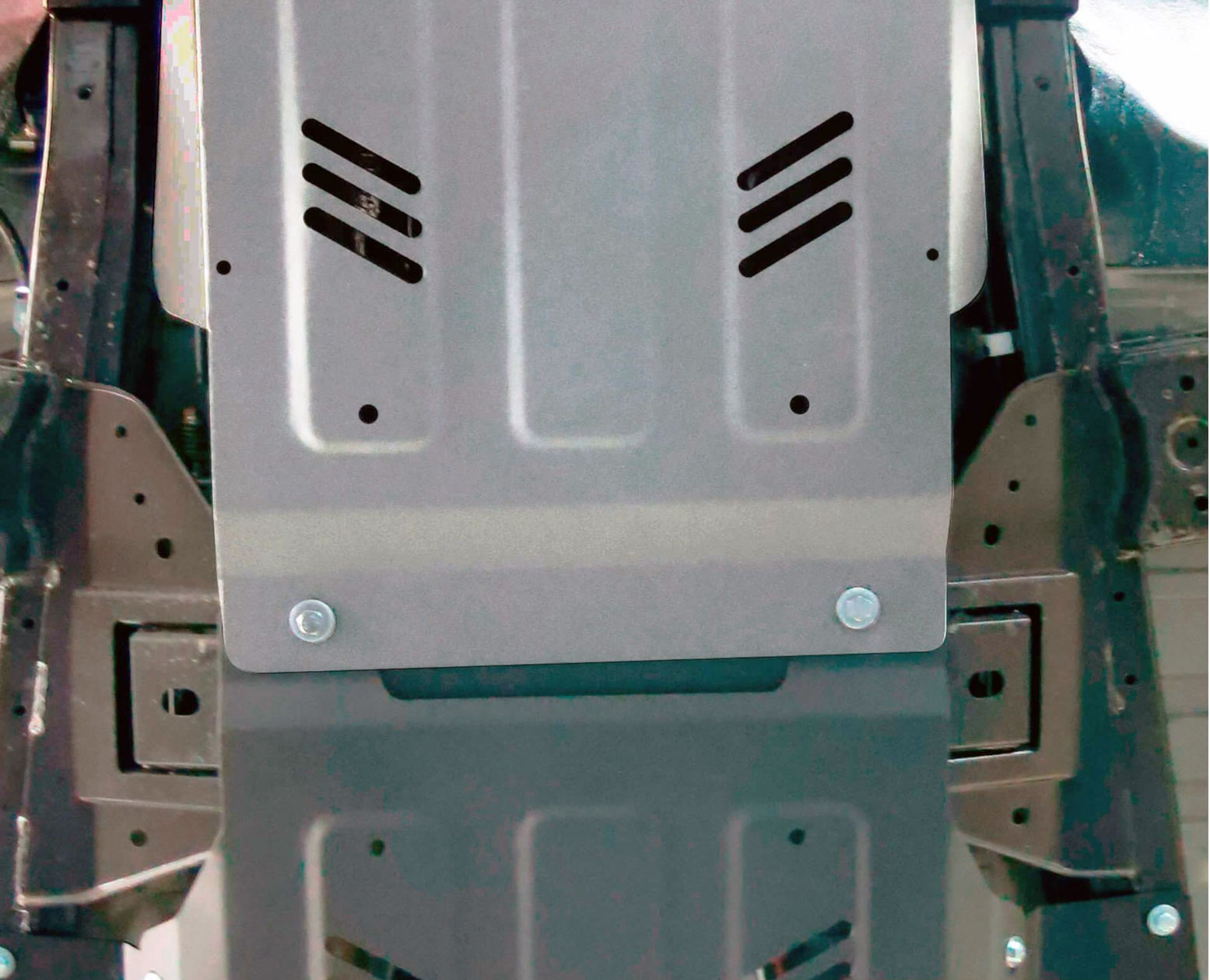 Mitsubishi L200 ab Bj. 15 Unterfahrschutz "Rival" - Direct 4x4 Autozubehör