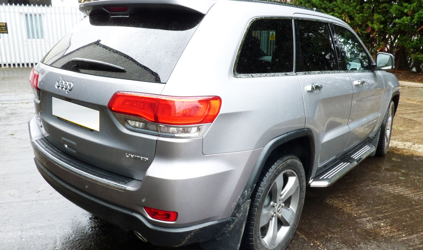 Jeep Grand Cherokee Bj. 11-14 Trittbretter "Premier" - Direct 4x4 Autozubehör