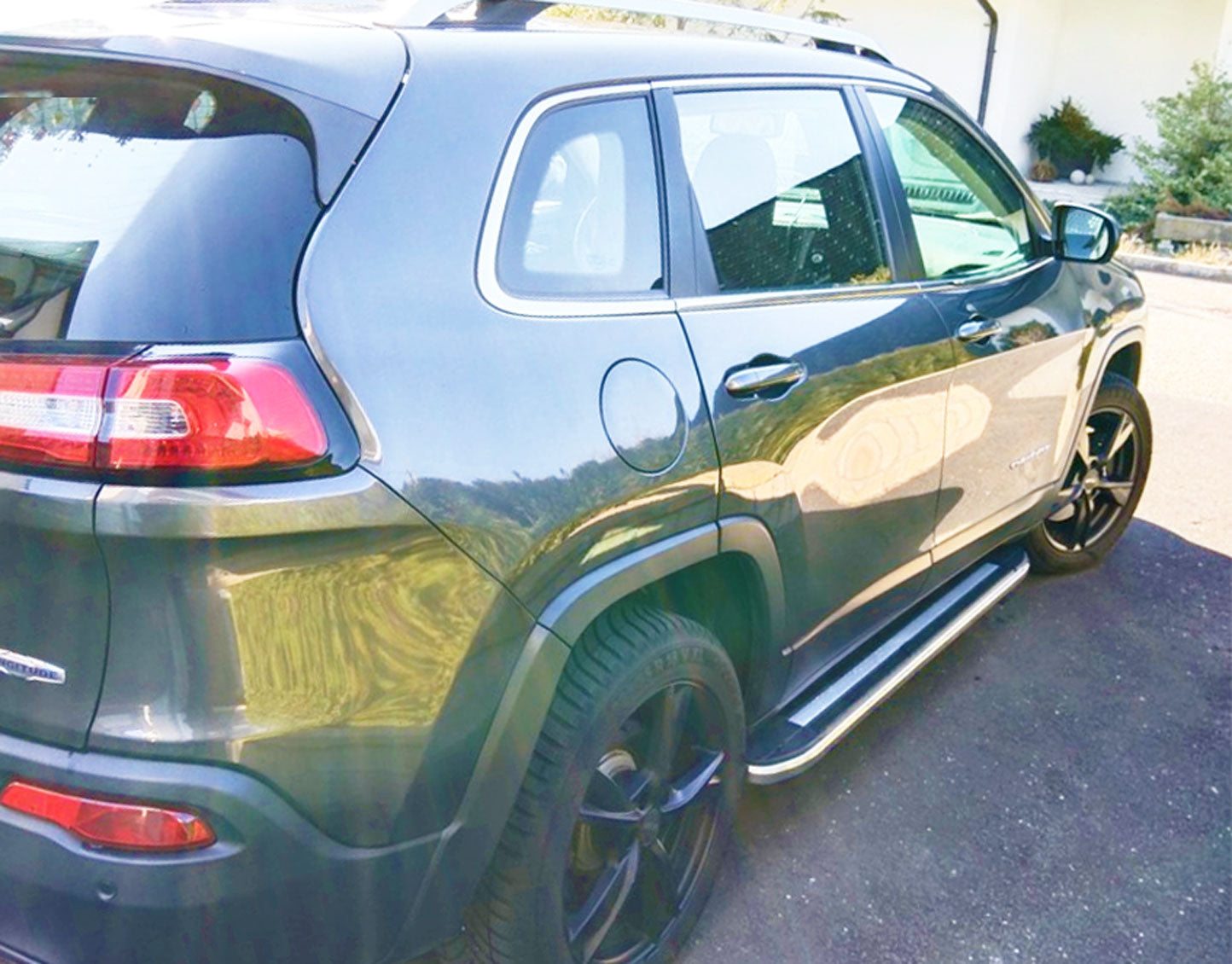 Jeep Cherokee Bj. 14-23 Trittbretter "Panther" - Direct 4x4 Autozubehör