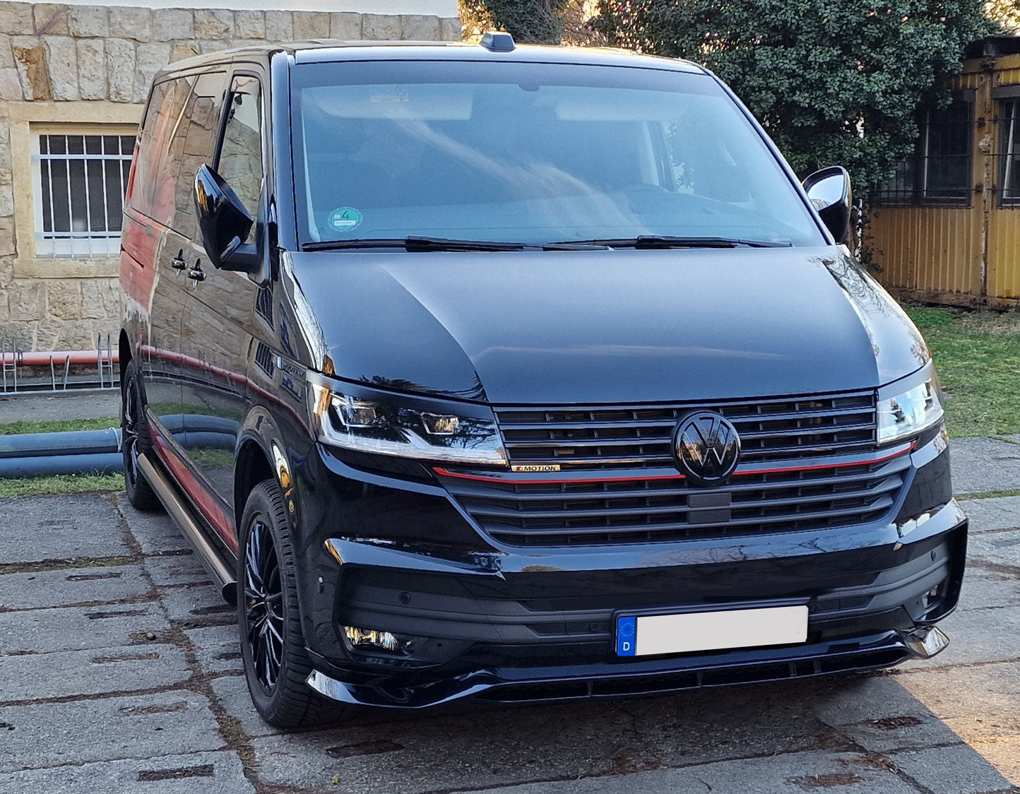 VW T5 Bj. 03-09 Kurzer Radstand schwarze Schwellerrohre mit 45° Enden ohne Stufenpads - Direct 4x4 Autozubehör