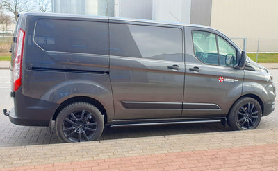 Ford Transit Custom L1 kurzer RS Bj. 13-17 Schwarze Schwellerrohre "Sport" - Direct 4x4 Autozubehör