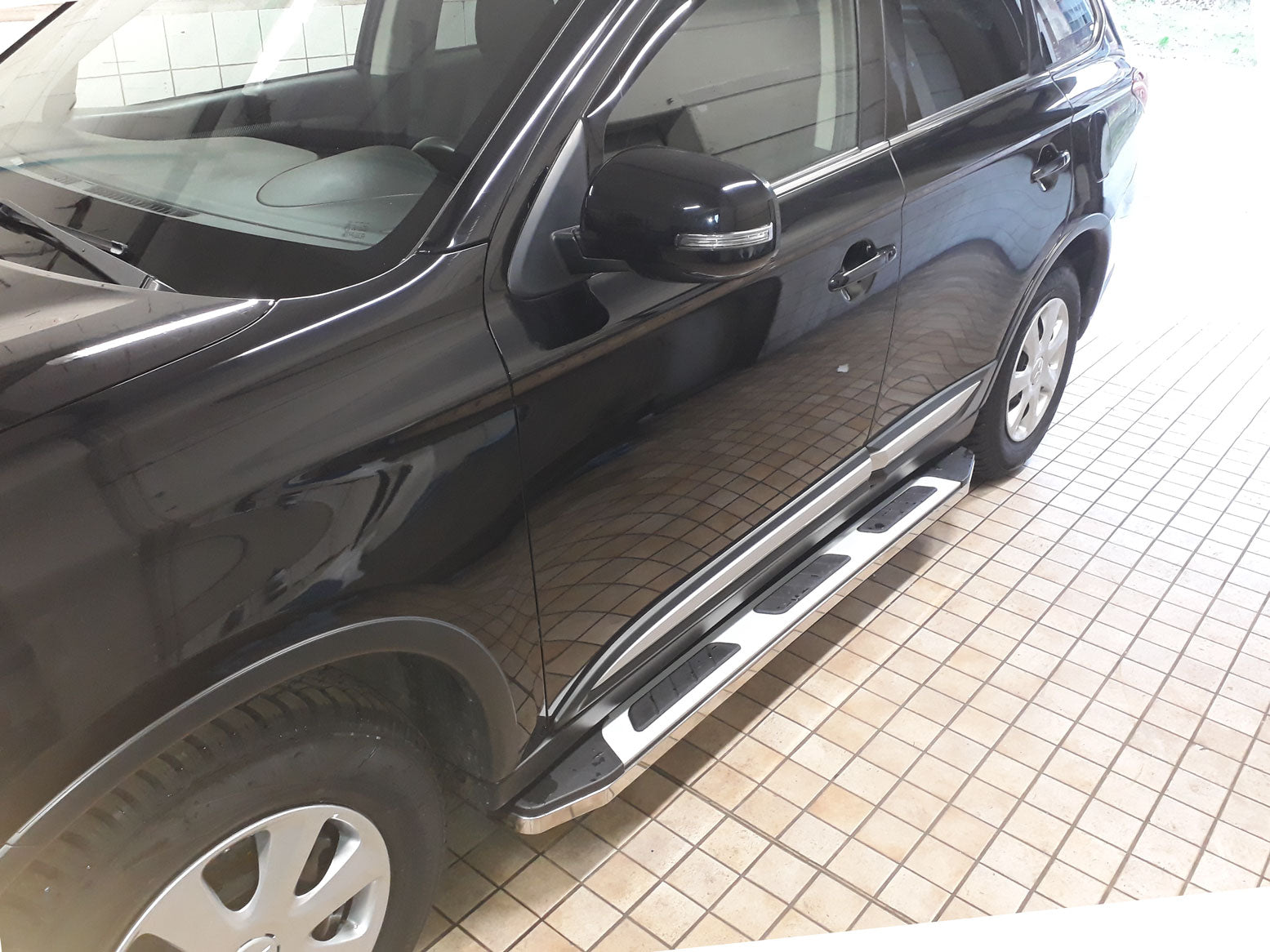 Mitsubishi Outlander ab Bj. 13 Trittbretter "Suburban" - Direct 4x4 Autozubehör