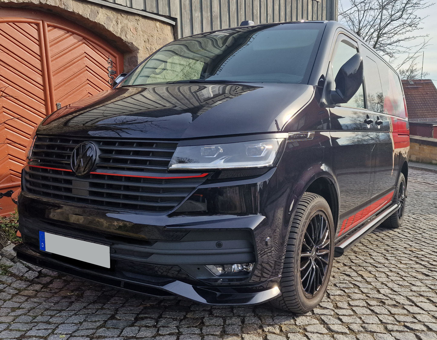 VW T6 ab Bj. 15 Kurzer Radstand schwarze Schwellerrohre mit 45° Enden ohne Stufenpads - Direct 4x4 Autozubehör