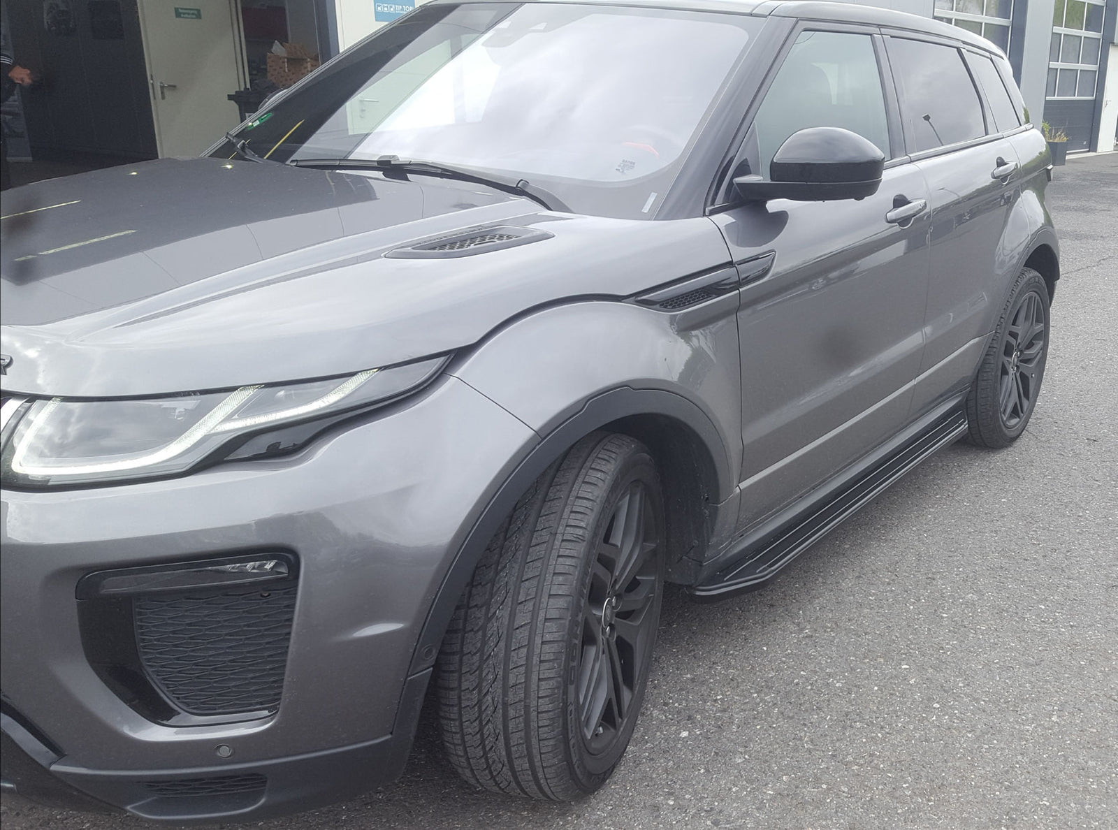 Range Rover Evoque ab Bj. 19 Trittbretter "Raptor Schwarz" - Direct 4x4 Autozubehör