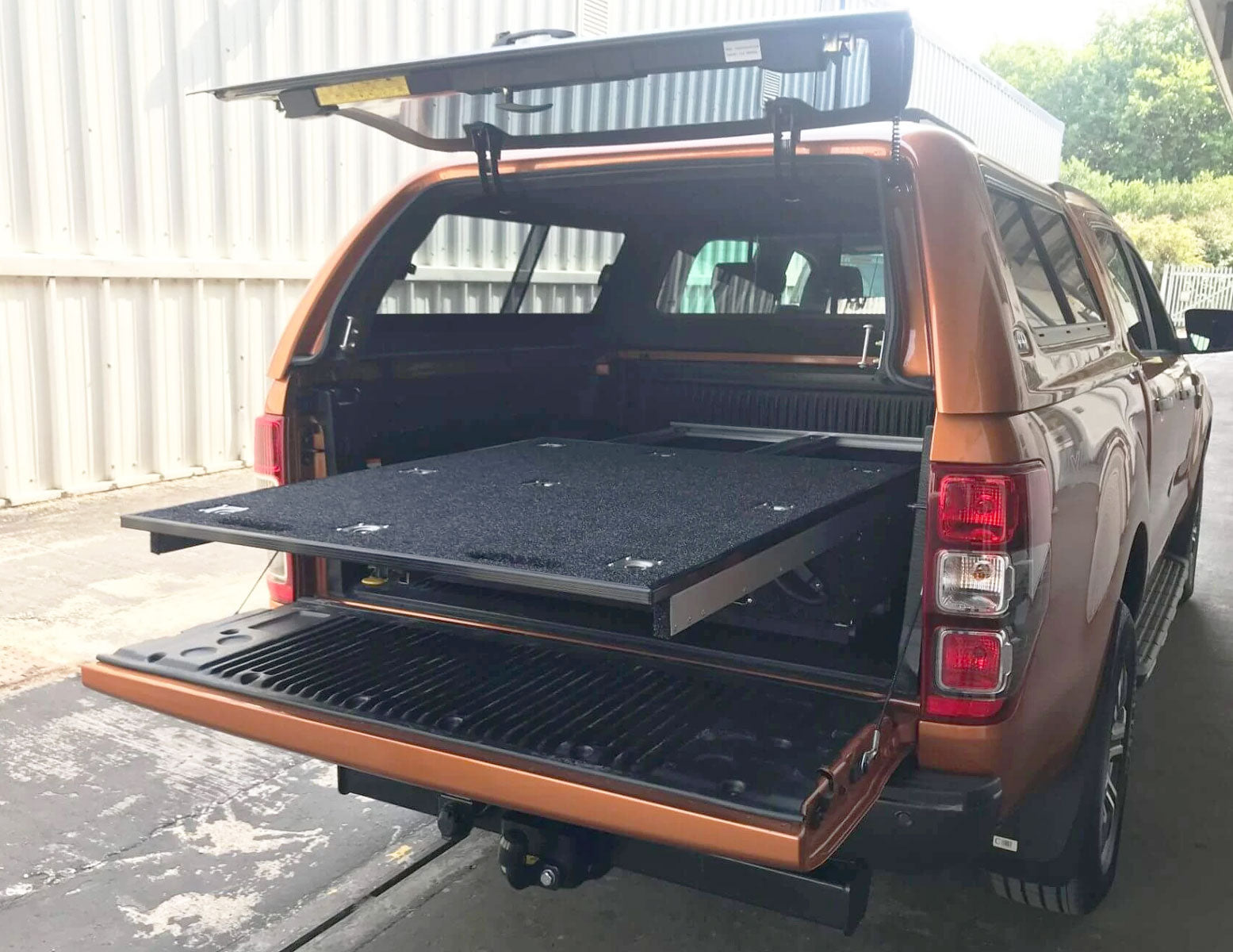 Schubkasten System "TopOne" 130 x 100 x 30cm mit Teppich-Auflage - Direct 4x4 Autozubehör