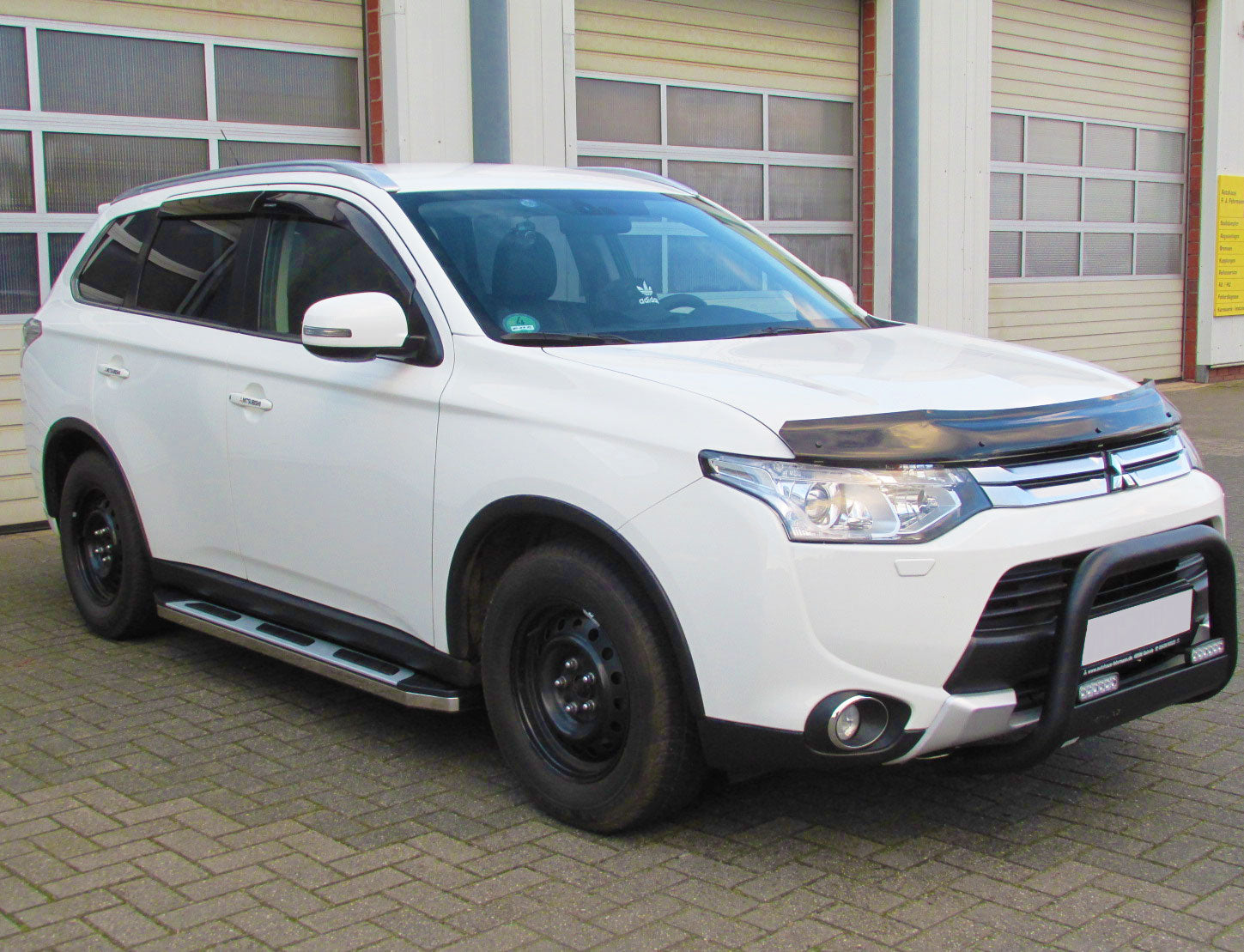 Mitsubishi Outlander ab Bj. 13 Trittbretter "Suburban" - Direct 4x4 Autozubehör