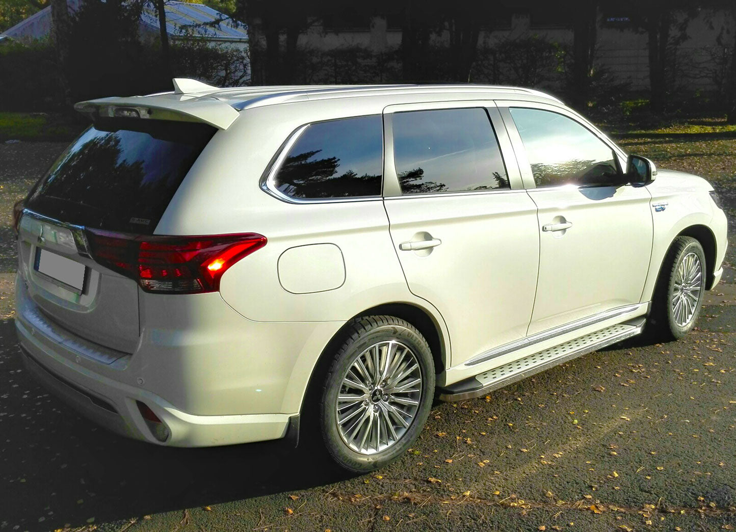 Mitsubishi Outlander PHEV Bj. 13-21 Trittbretter "Freedom" - Direct 4x4 Autozubehör