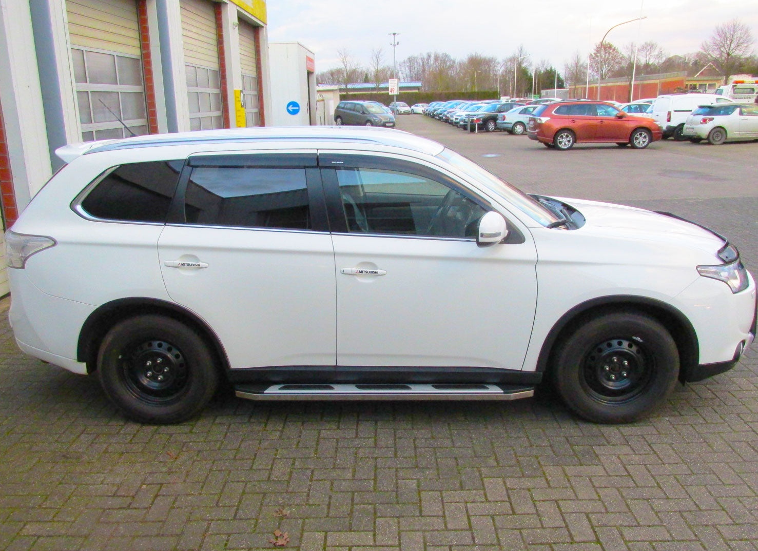 Mitsubishi Outlander ab Bj. 13 Trittbretter "Suburban" - Direct 4x4 Autozubehör