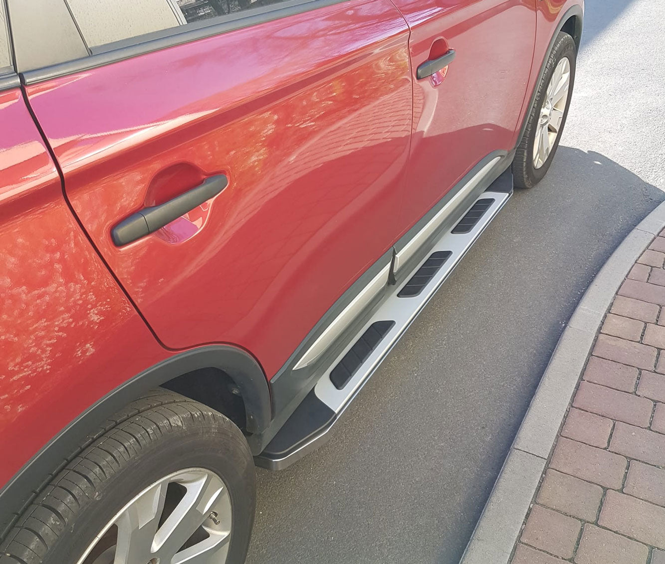 Mitsubishi Outlander ab Bj. 13 Trittbretter "Suburban" - Direct 4x4 Autozubehör