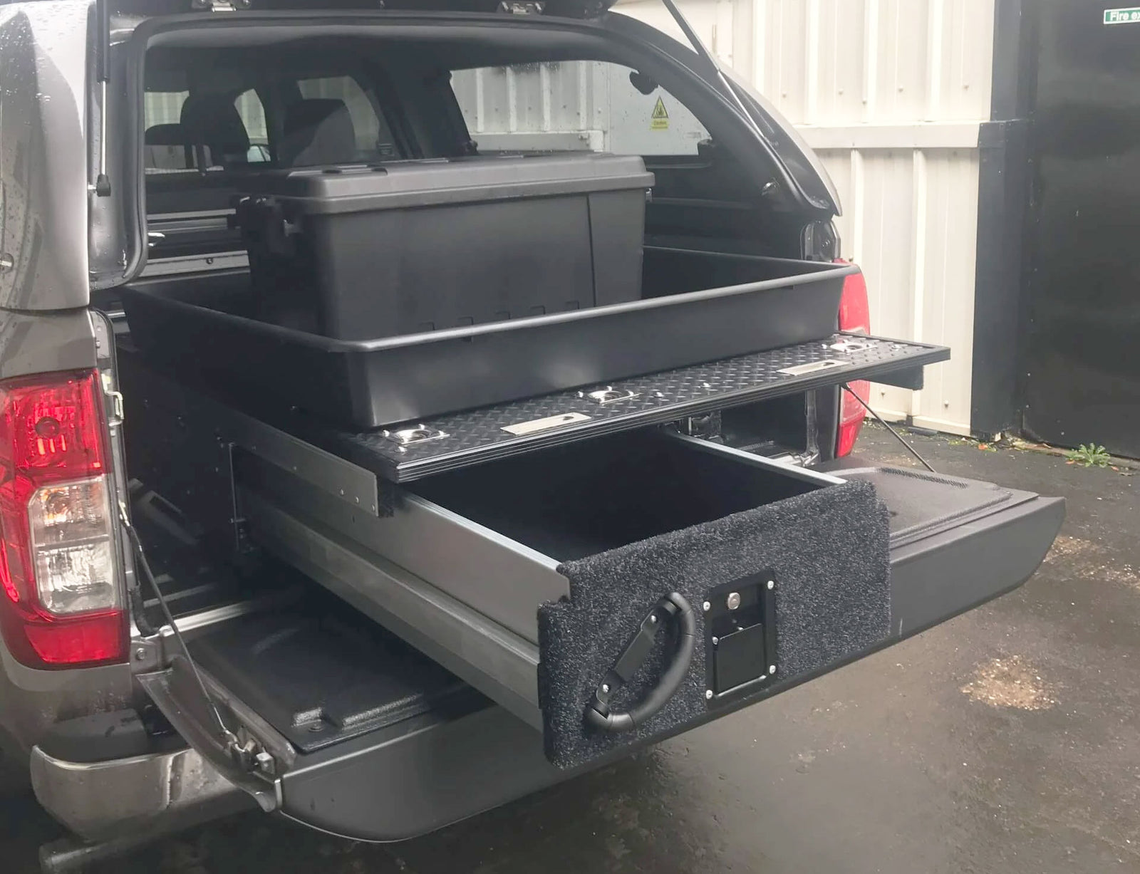 Schubkasten System "TopOne" 130 x 100 x 30cm mit Gummi-Belag - Direct 4x4 Autozubehör